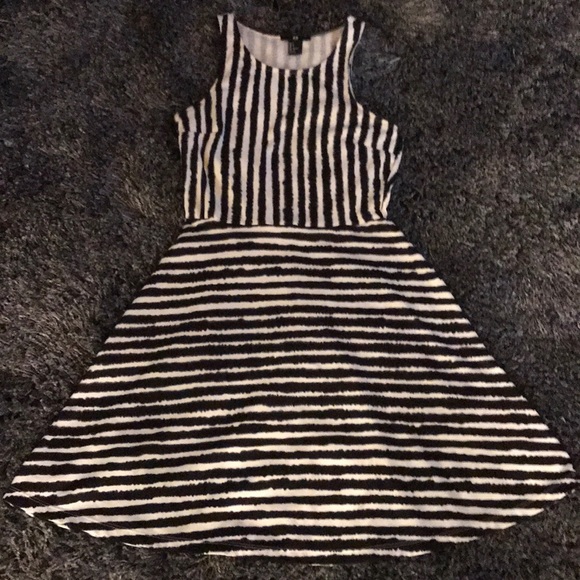 H&M black and white a line dress - Picture 2 of 5